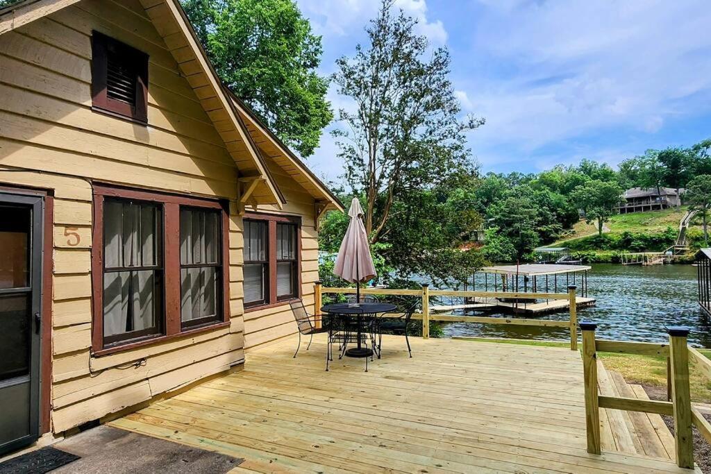 #05 - Lakefront Two Bedroom Cottage- Pet Friendly Hot Springs Exteriör bild