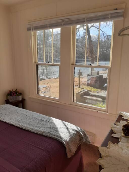 #05 - Lakefront Two Bedroom Cottage- Pet Friendly Hot Springs Exteriör bild